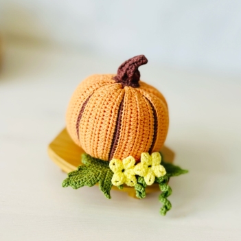 Pumpkin decor amigurumi pattern by Fluffy Tummy