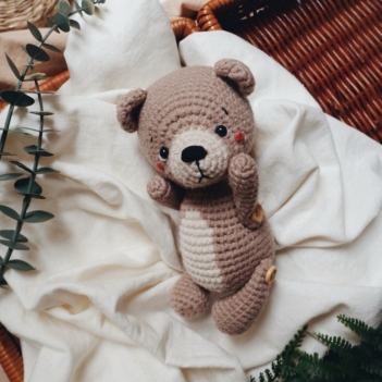 Chubby Bailey The Brown Bear amigurumi pattern by woolly.doodly