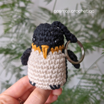 Benjamin the king penguin amigurumi pattern by Cosmos.crochet.qc