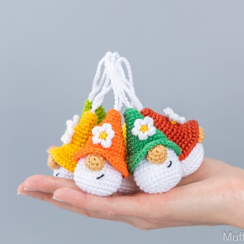 Mini gnome keychains amigurumi pattern by Mufficorn