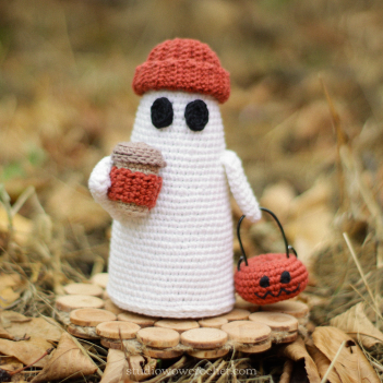 Halloween Ghost amigurumi pattern by Mariia Zhyrakova