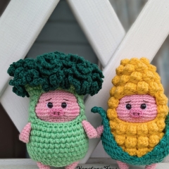 Piglet in a corn costume amigurumi by VenelopaTOYS