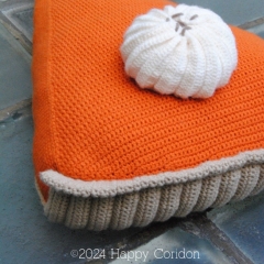 Pumpkin pie cushion amigurumi by Happy Coridon