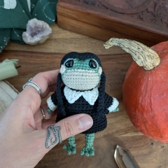 Frog's Wednesday outfit amigurumi pattern by La Fabrique des Songes