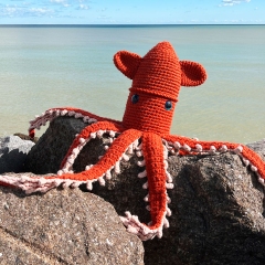 Vampire Squid amigurumi pattern by Make Me Roar