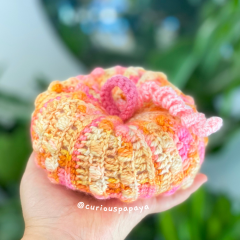 Pumpkin amigurumi pattern by Curiouspapaya