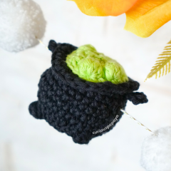 Cauldron amigurumi pattern by Curiouspapaya