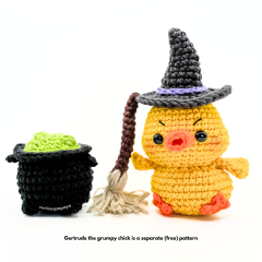 Mini Witch Hat and Broomstick amigurumi pattern by Curiouspapaya