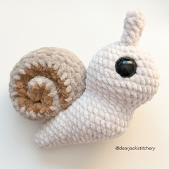 Cinnamon Swirl Snail amigurumi pattern by DearJackiStitchery