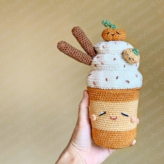 Pumpkin Spice Latte amigurumi pattern by CraftyGibbon