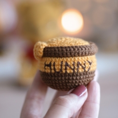 Honey Pot amigurumi pattern by Crocheniacs