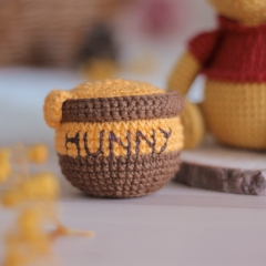 Honey Pot amigurumi by Crocheniacs