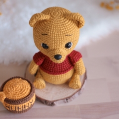 Winnie the Pooh amigurumi pattern by Crocheniacs