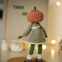 Pumpkinhead Witch amigurumi pattern by Mariia Zhyrakova