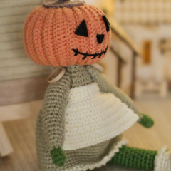 Pumpkinhead Witch amigurumi by Mariia Zhyrakova