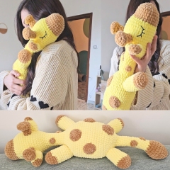 Dotty the Huggable Giraffe amigurumi pattern by Hugurumitoys