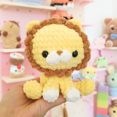 No-Sew Sitting lion amigurumi pattern by Hugurumitoys