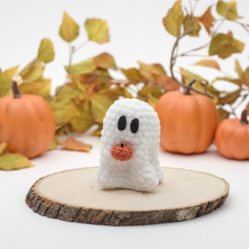 Plush Gasper the Sheet Ghost amigurumi pattern by Theresas Crochet Shop