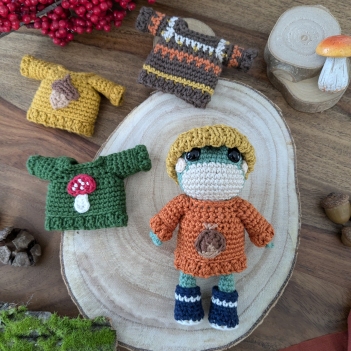 Frog's Fall wardrobe amigurumi pattern by La Fabrique des Songes