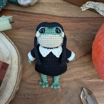 Frog's Wednesday outfit amigurumi pattern by La Fabrique des Songes