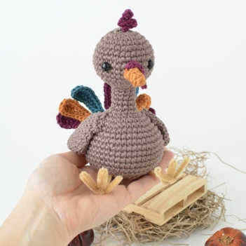 Stewie the Turkey amigurumi pattern by Elisas Crochet