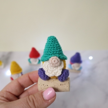 Little Gnomes amigurumi pattern by Smiley Crochet Things