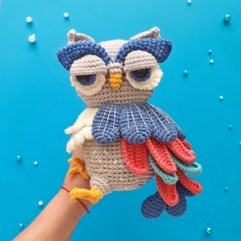 Christina the Owl amigurumi pattern by Natura Crochet