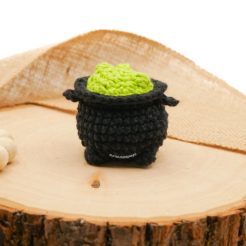 Cauldron amigurumi pattern by Curiouspapaya