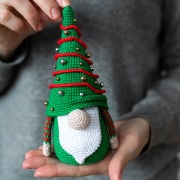 Christmas Gnome amigurumi pattern by Mommy Patterns