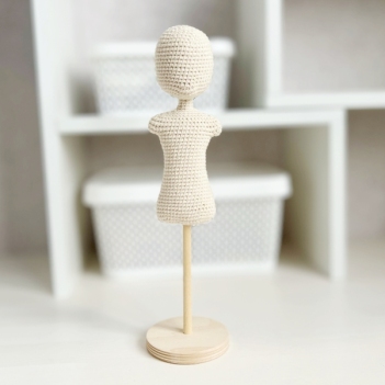 Mannequin amigurumi pattern by Fluffy Tummy