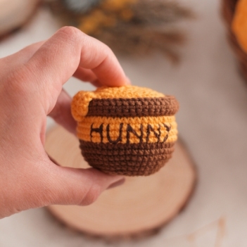 Honey Pot amigurumi pattern by Crocheniacs