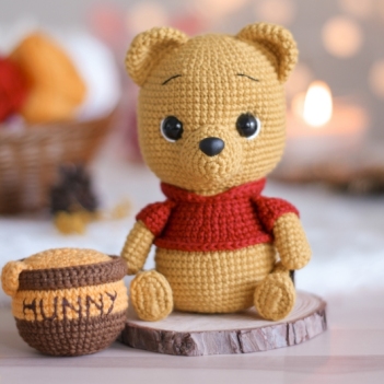 Winnie the Pooh amigurumi pattern by Crocheniacs