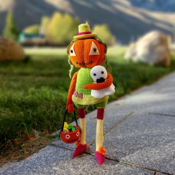 Miss Pumpkin amigurumi pattern by Iryna Zubova