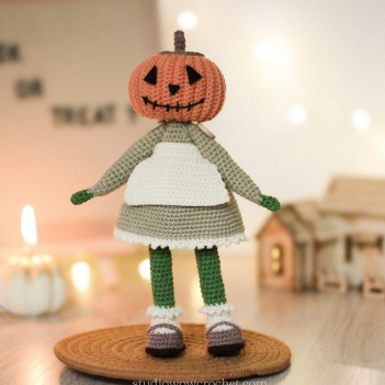 Pumpkinhead Witch amigurumi pattern by Mariia Zhyrakova