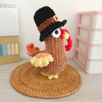 No-sew Percy the Turkey amigurumi pattern by Hugurumitoys