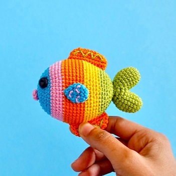 Dona, the fish amigurumi pattern by Amigurumi with Eli