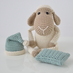 The Sleepy Sheep amigurumi pattern by Elisas Crochet