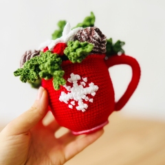 Christmas cup amigurumi by Fluffy Tummy