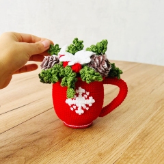 Christmas cup amigurumi pattern by Fluffy Tummy