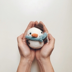 PETITE SNOWMAN amigurumi pattern by unknown