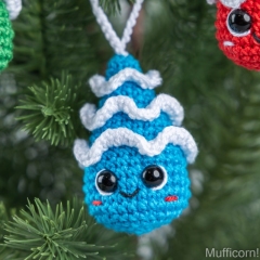 Christmas tree ornament amigurumi pattern by Mufficorn