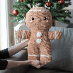 Gingerbread Pillow amigurumi by Crocheniacs