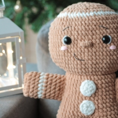 Gingerbread Pillow amigurumi pattern by Crocheniacs