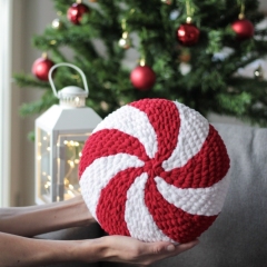 Peppermint Pillow amigurumi pattern by Crocheniacs