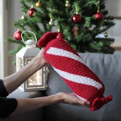 Peppermint Stick Pillow amigurumi pattern by Crocheniacs