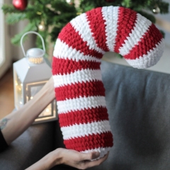 Pillow Candy Cane amigurumi by Crocheniacs