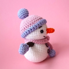 Olie the snowman amigurumi pattern by Amigurumi with Eli