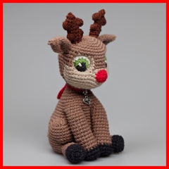 Rudolph The Sitting Reindeer amigurumi by StuffTheBody