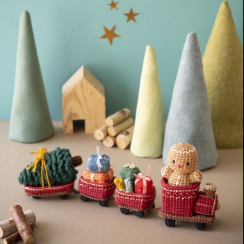 Christmas train and gingerbread man amigurumi pattern by Khuc Cay