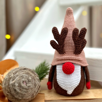 Gnome Rudolph amigurumi pattern by Mommy Patterns